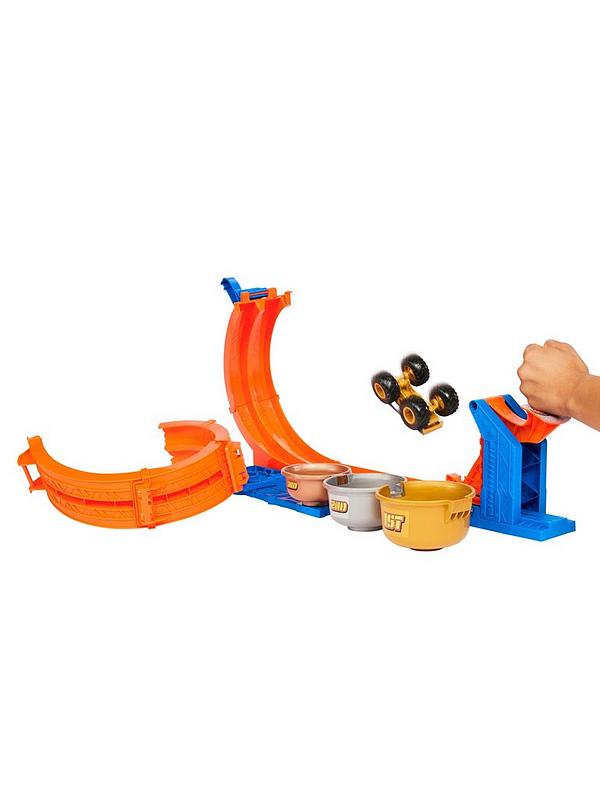 Monster Trucks 1:64 Loop & Flip Trophy Challenge